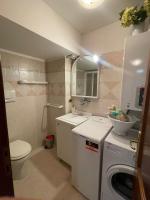 A bathroom at LA CASA TRA GLI ULIVI
