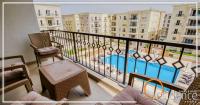Bazén v ubytování Luxurious hotel apartment with 2 master bedroom,3 -bathroom in Mivida New Cairo - 5B nebo v jeho okolí