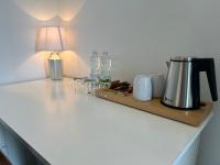 Zestaw do parzenia kawy i herbaty w obiekcie Hotel Sloup
