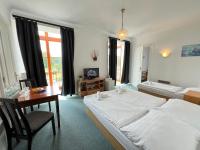 Łóżko lub łóżka w pokoju w obiekcie Hotel Sloup