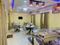 TV a/nebo společenská místnost v ubytování New Heights Castle Hotels