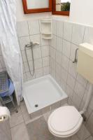Kúpeľňa v ubytovaní Apartments by the sea Rogoznica - 4313