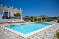 Bazén v ubytovaní VILLA RAFAEL CON Piscina, IUN P4098 alebo v jeho blízkosti