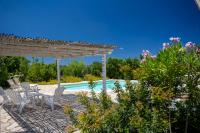 Bazén v ubytovaní VILLA RAFAEL CON Piscina, IUN P4098 alebo v jeho blízkosti