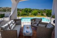 Bazén v ubytovaní VILLA RAFAEL CON Piscina, IUN P4098 alebo v jeho blízkosti