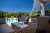 Bazén v ubytovaní VILLA RAFAEL CON Piscina, IUN P4098 alebo v jeho blízkosti