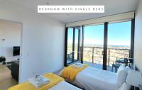 Melbourne Lifestyle Apartments - Best Views on Collinsにあるベッド