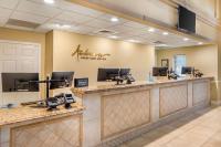 eine Haarstation im Araxolis Friseursalon in der Unterkunft Hilton Grand Vacations Club Anderson Ocean Myrtle Beach in Myrtle Beach