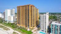 eine Aussicht auf ein Hochhaus in einer Stadt in der Unterkunft Hilton Grand Vacations Club Anderson Ocean Myrtle Beach in Myrtle Beach