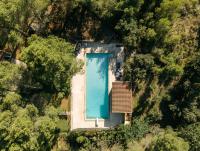 Basen w obiekcie Mas Frederi - Maison avec piscine pour 10 lub w pobliżu