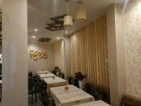 Un lugar para sentarse en RK Hotel & Restaurant