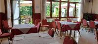 A restaurant or other place to eat at Hotel Ciudad Cangas de Onis