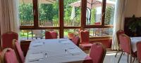 A restaurant or other place to eat at Hotel Ciudad Cangas de Onis