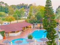 Bazén v ubytování Almira Hotel nebo v jeho okolí