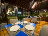 Гостиная зона в Shelton Blu Resort By Mango People