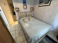 Posteľ alebo postele v izbe v ubytovaní Appartement T2 au calme, proche plage et commerces, avec parking privatif - Saint-Hilaire-de-Riez - FR-1-324A-30