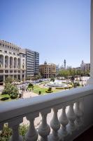 una vista de una ciudad desde un balcón en Venecia Plaza Centro, en Valencia