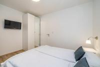 Televízia a/alebo spoločenská miestnosť v ubytovaní Villa Haya with heated pool