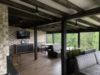 TV a/nebo společenská místnost v ubytování "Гірський Континент" Hotel Restaurant & SPA