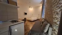 Kuchyňa alebo kuchynka v ubytovaní Medulić Palace Rooms & Apartments