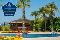 Bazén v ubytování Kusadası Golf Spa Resort nebo v jeho okolí