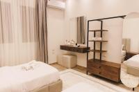 Postel nebo postele na pokoji v ubytování Signature Stays Breezy Modern Apt