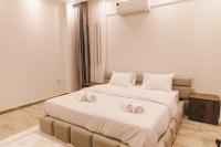 Postel nebo postele na pokoji v ubytování Signature Stays Breezy Modern Apt