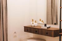 Koupelna v ubytování Signature Stays Breezy Modern Apt