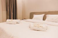 Postel nebo postele na pokoji v ubytování Signature Stays Breezy Modern Apt