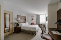 Ein Bett oder Betten in einem Zimmer der Unterkunft Club Quarters Hotel Embarcadero, San Francisco