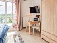 Televízia a/alebo spoločenská miestnosť v ubytovaní Apartamenty na Wyspie - Aquamarina - Budynek A - B - C
