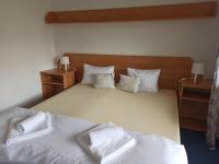 Postel nebo postele na pokoji v ubytování Hotel Jestřábí