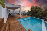 Bazén v ubytovaní Luxury Apartments Villa Opera alebo v jeho blízkosti