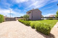 Vonkajšia záhrada v ubytovaní Villa mit privatem Pool, WLAN, Klima und Bäder en suite