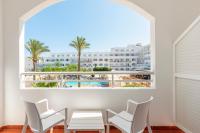 Bazén v ubytování Hotel Best Oasis Tropical nebo v jeho okolí