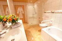 Koupelna v ubytování "Ferienwohnung Anna" - Annehmlichkeiten von 4-Sterne Familien-und Wellnesshotel Viktoria können mitgenutzt werden