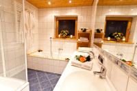 Koupelna v ubytování "Ferienwohnung Anna" - Annehmlichkeiten von 4-Sterne Familien-und Wellnesshotel Viktoria können mitgenutzt werden