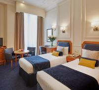 Ein Bett oder Betten in einem Zimmer der Unterkunft Lancaster Gate Hotel