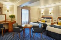 Ein Sitzbereich in der Unterkunft Lancaster Gate Hotel