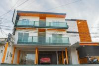 a building with a balcony with a car on it at Hotel Cima Real in Arauca