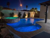 Home In Indio Coachellaの敷地内または近くにあるプール