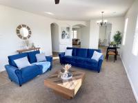 Home In Indio Coachellaにあるシーティングエリア