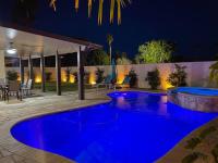Home In Indio Coachellaの敷地内または近くにあるプール