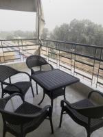 Balkón nebo terasa v ubytování Cairo Gem budget room with AC and smart TV, 12minutes from the airport please only book through booking we can't offer booking outside the app, please contact us via phone number provided after confirming your booking, so we can check you in, thanks