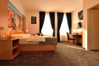 Postel nebo postele na pokoji v ubytování Hotel Orient Zagreb
