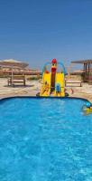 Bazén v ubytování La Jolie Marina Ain Soukhna, Families only nebo v jeho okolí