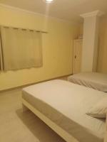 Postel nebo postele na pokoji v ubytování Stylish apartment-Ard El Gameia