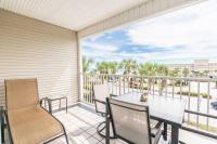 Ein Balkon oder eine Terrasse in der Unterkunft Gulf View, Easy Beach Access, Heated Pool, Hot Tub