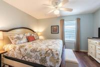 Ein Bett oder Betten in einem Zimmer der Unterkunft Gulf View, Easy Beach Access, Heated Pool, Hot Tub