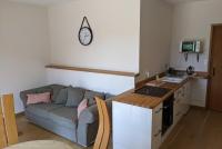 Kuchnia lub aneks kuchenny w obiekcie Small Gte For 2 With Pool In Peaceful Burgundy